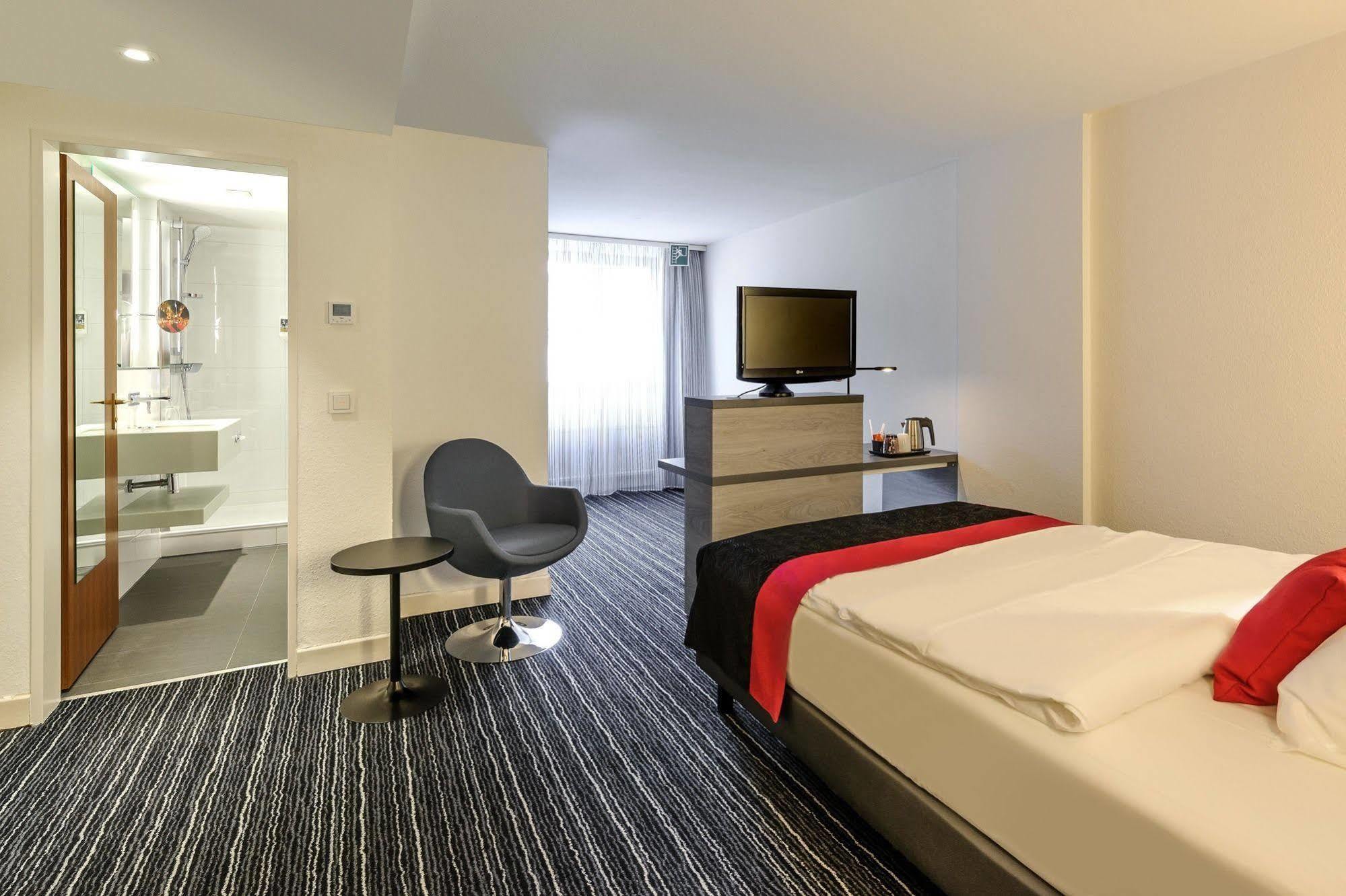 Mercure Hotel Düsseldorf Zentrum Exterior foto